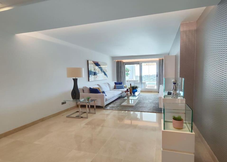 La Mairena - Chic Getaway With Sea & Mountain Views, And Sports Apartment *